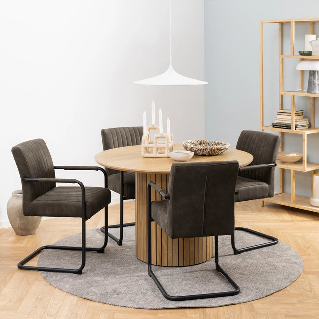 Yale - Dining Table in Oak with 4 Adele Dining Chairs