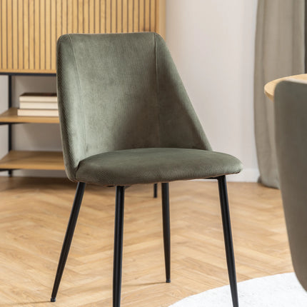 Yale - Dining Table in Oak with 4 Ines Dining Chairs