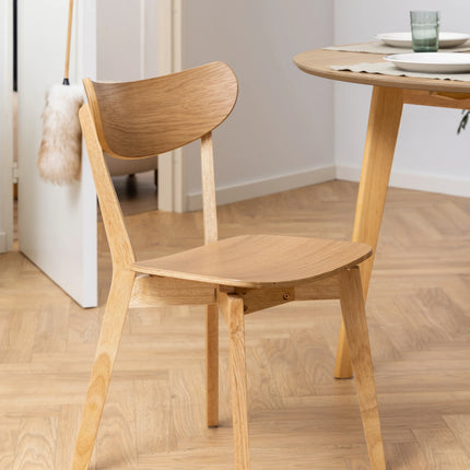 Roxby - Grand Round Dining Table with 4 Roxby Dining Chairs