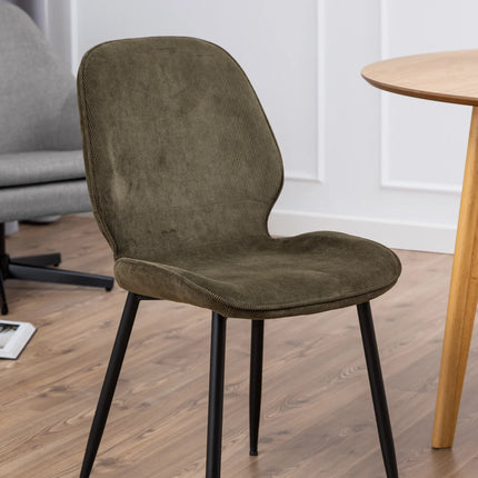 Nagano - Round Dining Table with 4 Femke Dining Chairs